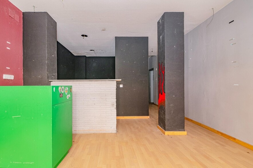 Retail in Granada for sale - Building Photo - Image 2 of 29