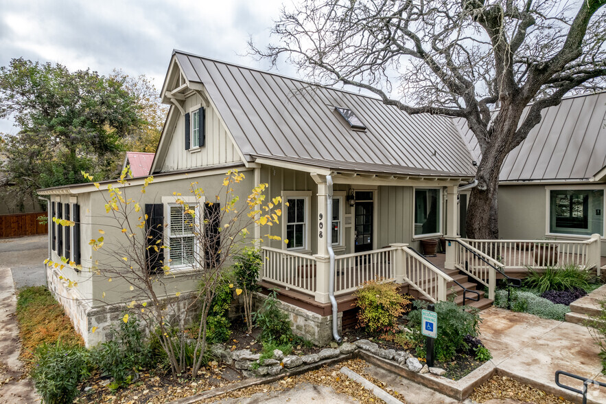 908 S Main St, Boerne, TX for rent - Building Photo - Image 2 of 12