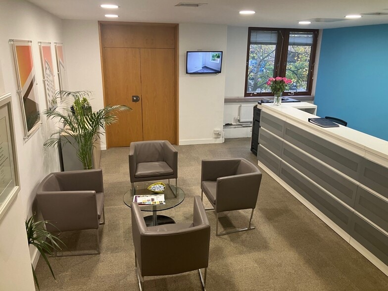 Ashley Ave, Epsom to rent - Interior Photo - Image 3 of 9