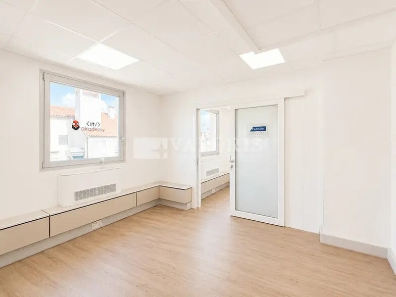 6 Place Charles Hernu, Villeurbanne to rent - Interior Photo - Image 2 of 16