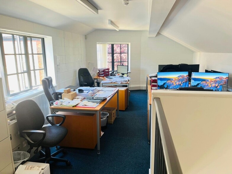 23 Waldegrave Rd, Teddington to rent - Interior Photo - Image 3 of 5