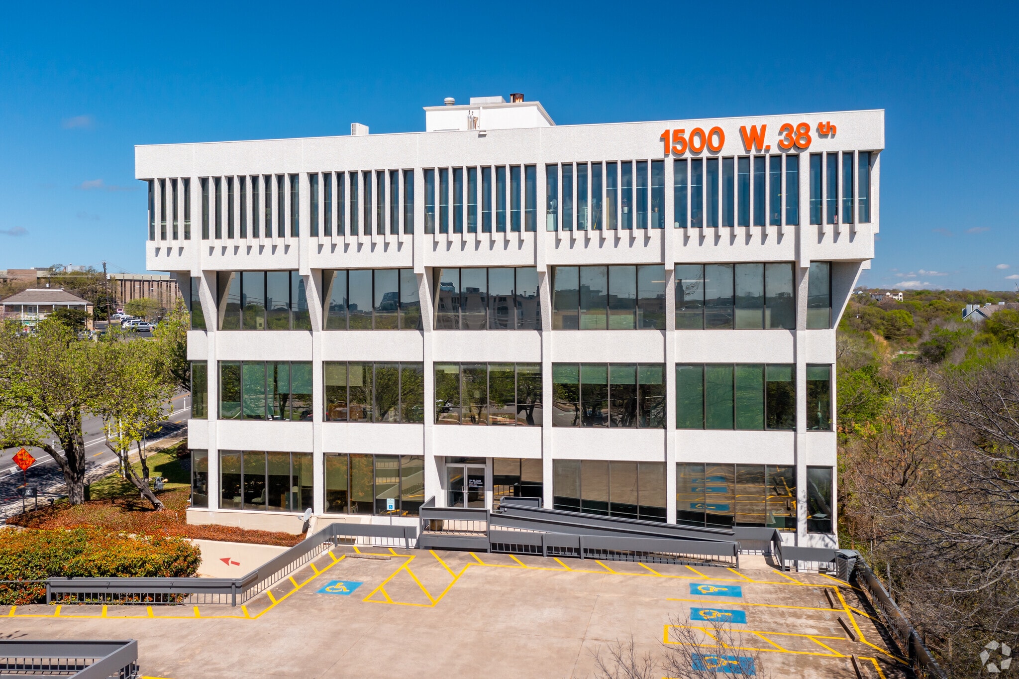 1500 W 38th St, Austin, TX to rent Primary Photo- Image 1 of 5