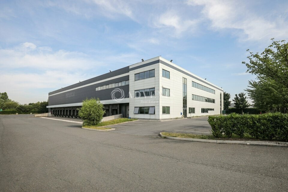 Industrial in Chilly Mazarin to rent Building Photo- Image 1 of 9
