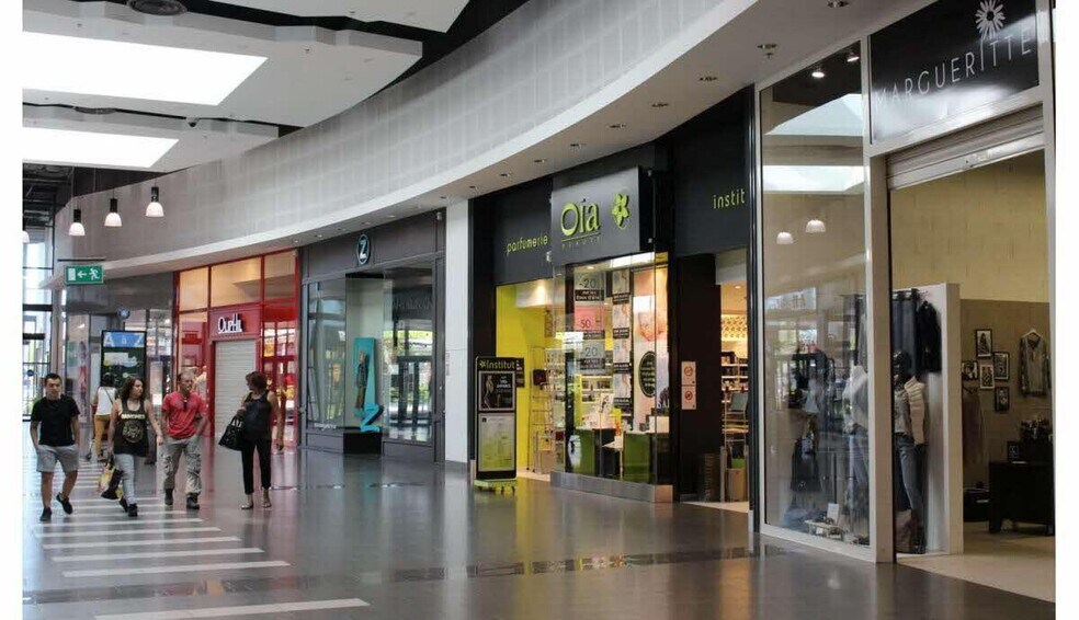 224 Avenue Charles De Gaulle, Mâcon to rent - Building Photo - Image 1 of 2