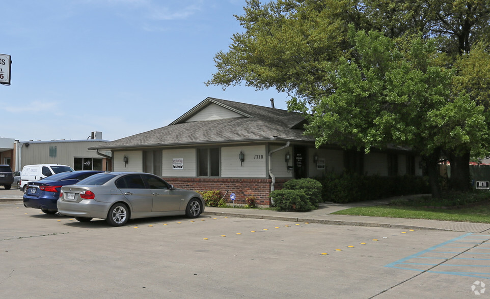 1710 W University Dr, Denton, TX for rent - Building Photo - Image 1 of 2