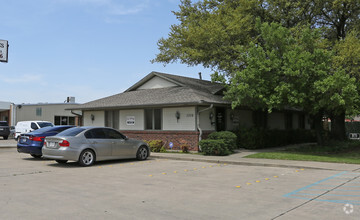 1710 W University Dr, Denton, TX for rent Building Photo- Image 1 of 3