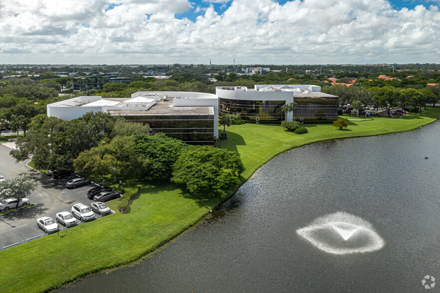 560 Village Blvd, West Palm Beach, FL for rent - Aerial - Image 2 of 27