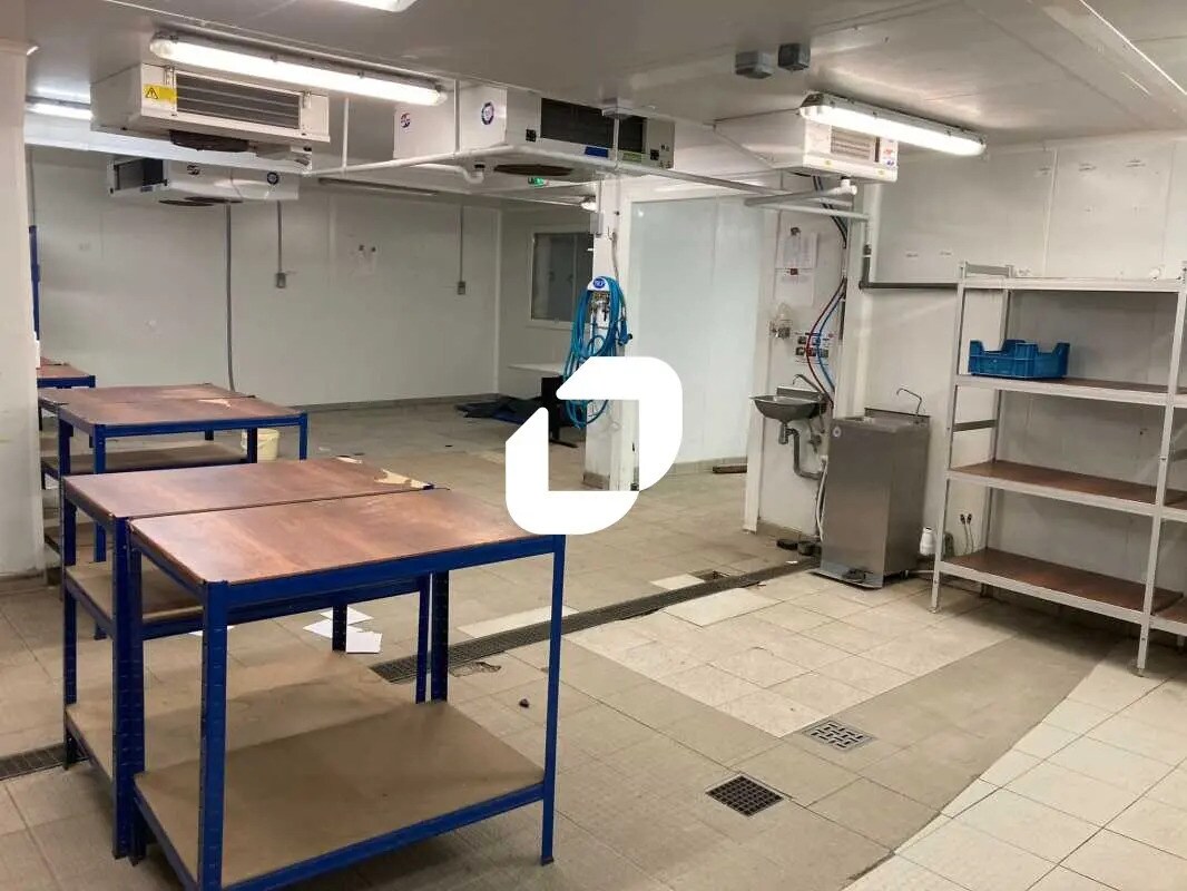 Light Industrial in Montreuil to rent Interior Photo- Image 1 of 7