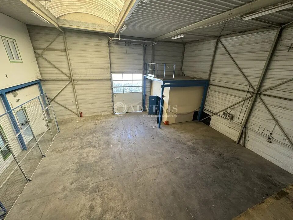 Location Local d'activités 432 m² - Photo 1