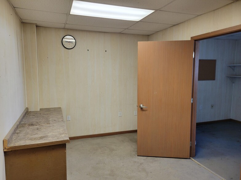 412AR 5th Ave SW, Aberdeen, SD for rent - Interior Photo - Image 3 of 6