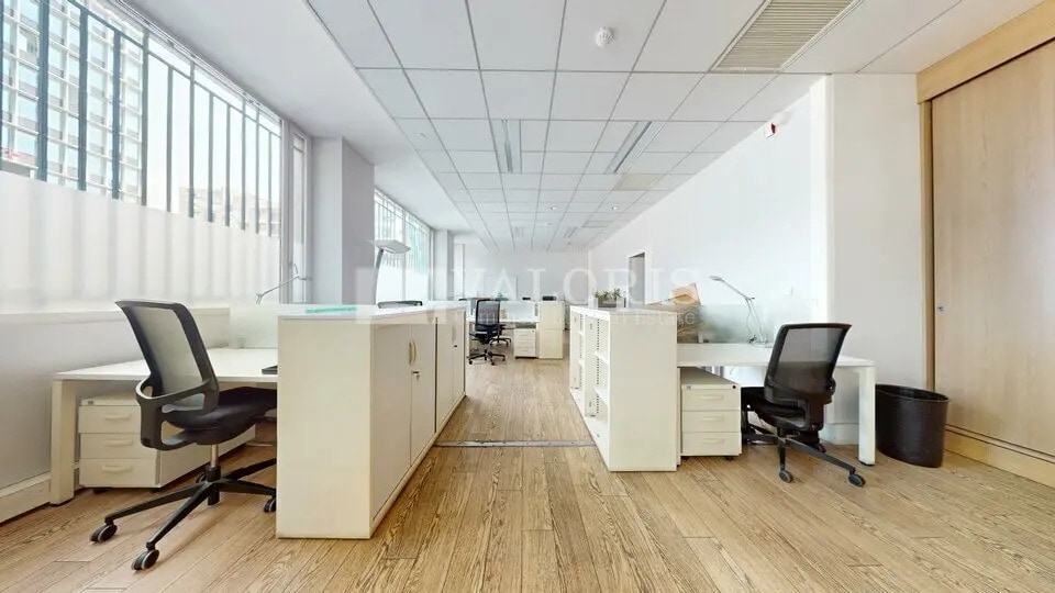 Retail in Lyon to rent Interior Photo- Image 1 of 12