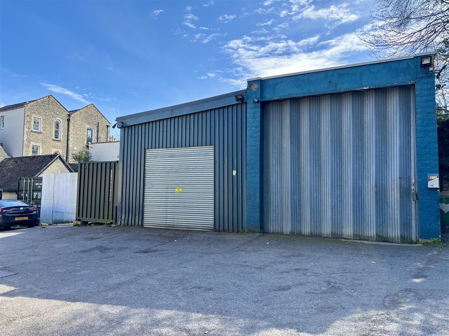 2-4 Market Sq, Witney for sale Primary Photo- Image 1 of 11