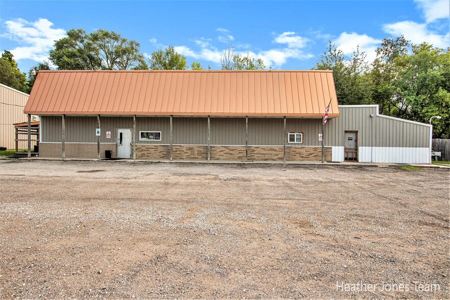 7470 Northland dr, Stanwood, MI for sale - Primary Photo - Image 1 of 40