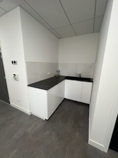 Office in Aubagne to rent - Building Photo - Image 2 of 5