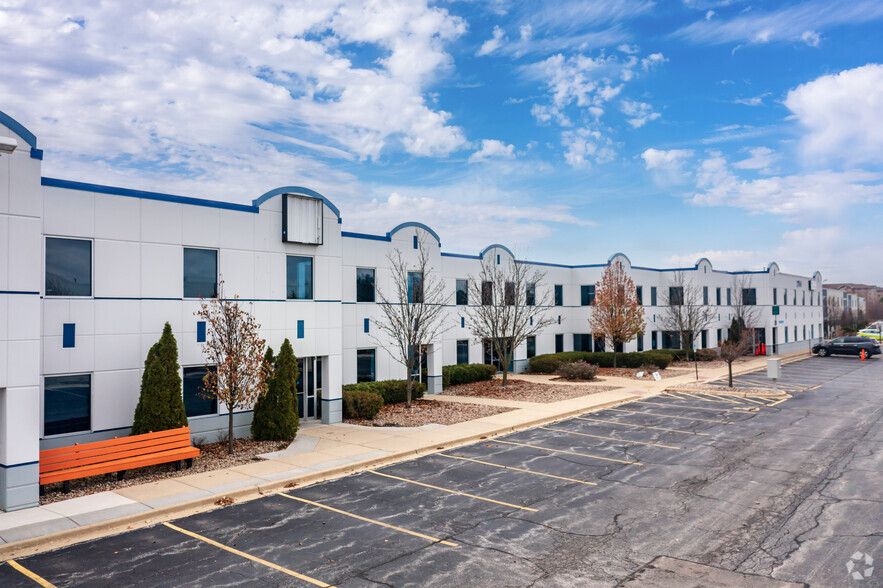 Light Industrial in Naperville, IL for sale - Primary Photo - Image 1 of 1