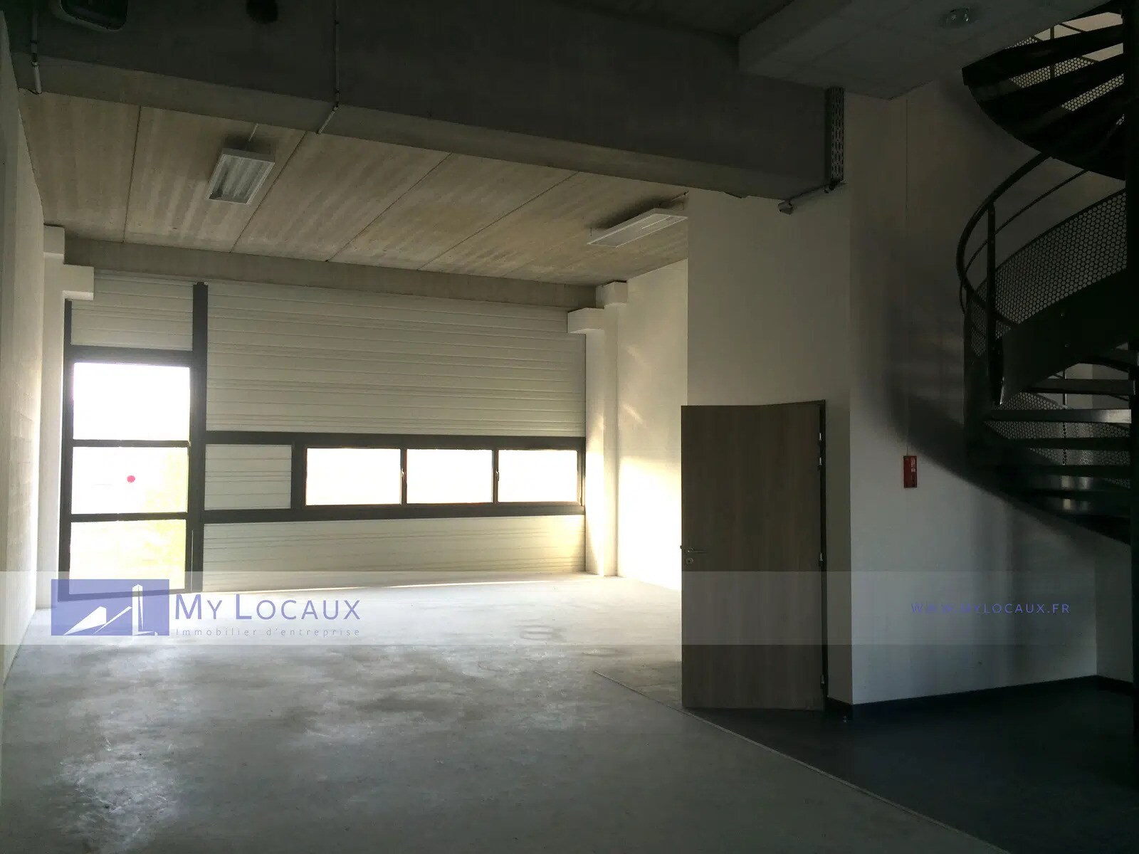 3 Route De La Révolte, Saint-Denis to rent Building Photo- Image 1 of 16