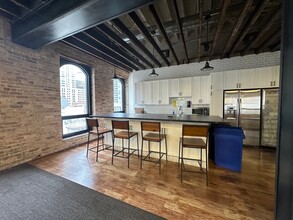 646-648 N Clark St, Chicago, IL for rent Interior Photo- Image 2 of 26