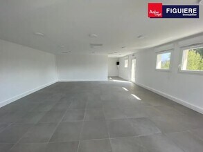 215 Avenue Jean Monnet, Saint-Cannat to rent Interior Photo- Image 2 of 3