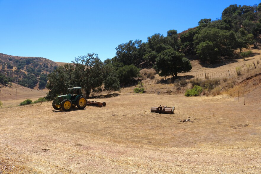 32800 Johnson Canyon Rd, Gonzales, CA for sale - Primary Photo - Image 1 of 69