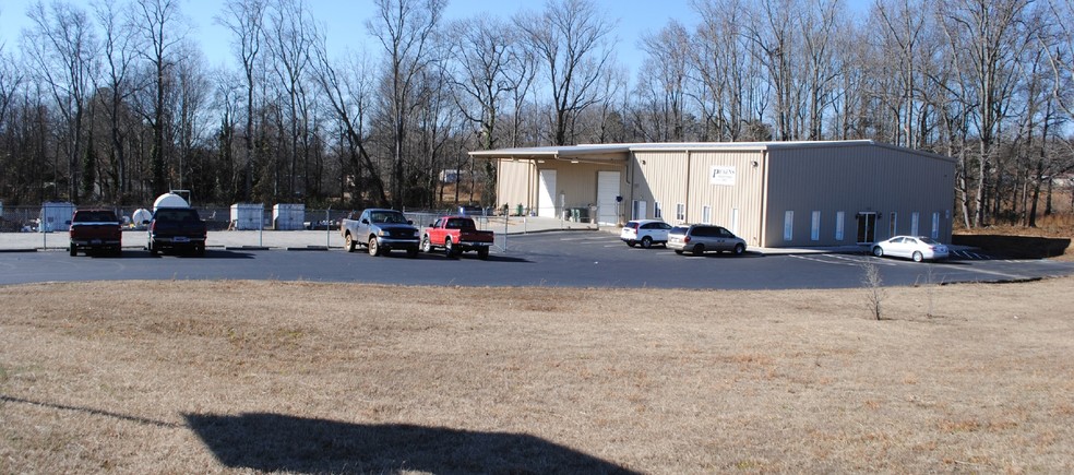 Light Industrial in Belton, SC for sale - Primary Photo - Image 1 of 1