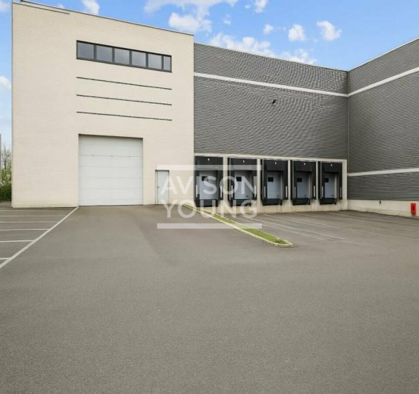 Industrial in Romainville to rent Building Photo- Image 1 of 3