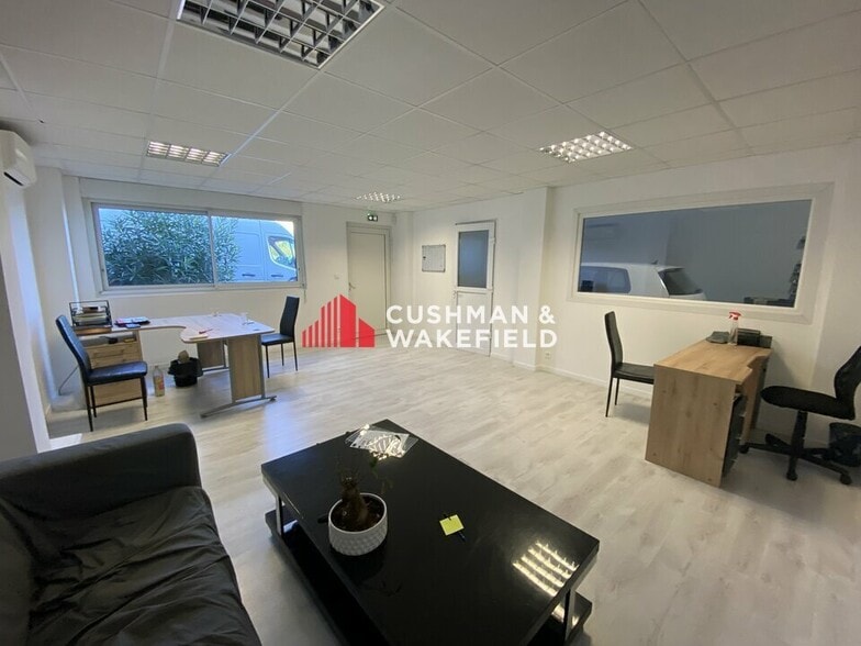 14 Rue Gaspard-Gustave Coriolis, Plaisance-du-Touch to rent - Interior Photo - Image 2 of 6