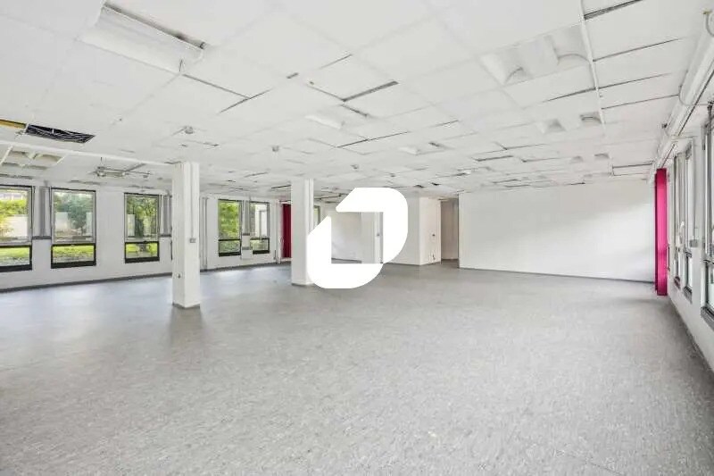 Office in Courbevoie to rent - Interior Photo - Image 2 of 11