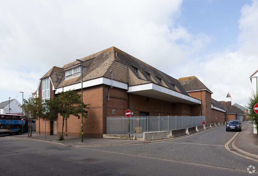 Avon Rd, Littlehampton for sale - Primary Photo - Image 1 of 1