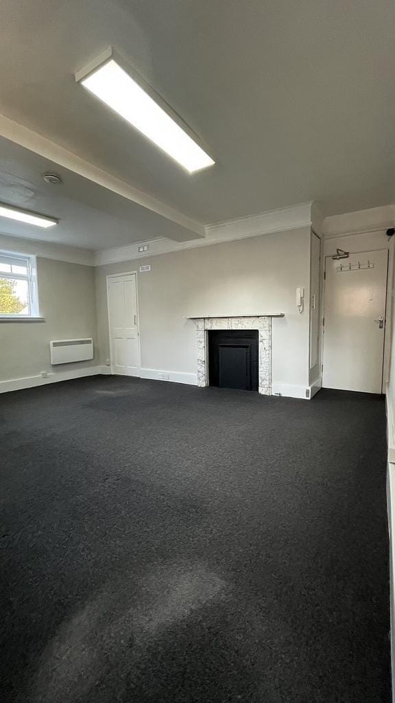 28 Broad St, Wokingham to rent Interior Photo- Image 1 of 2