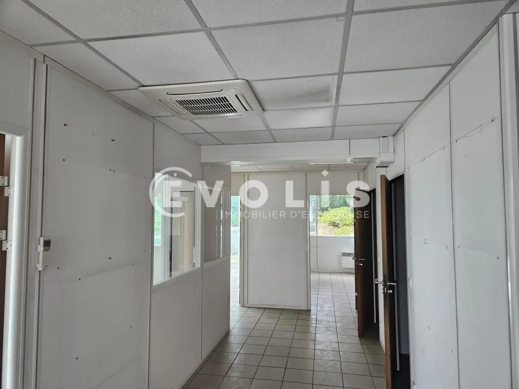 8 Rue Jacqueline Auriol, Chilly-Mazarin to rent Interior Photo- Image 1 of 2