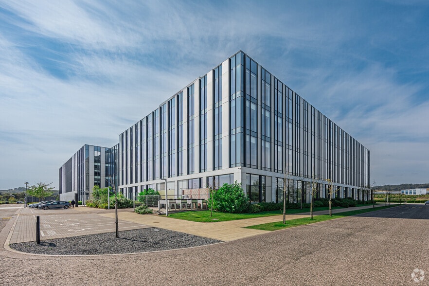 1-3 Dyce Dr, Dyce to rent - Building Photo - Image 2 of 2