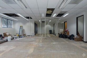 5440 SW Westgate Dr, Portland, OR to rent Interior Photo- Image 2 of 3