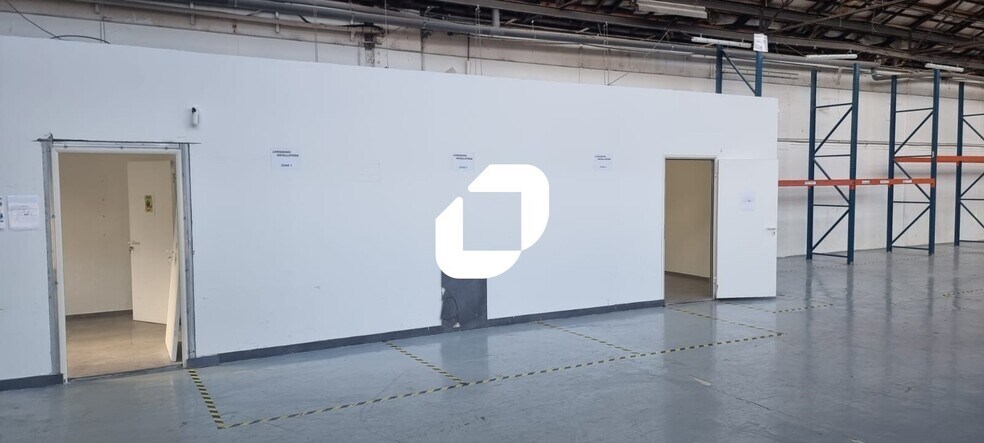 Light Industrial in Pantin to rent - Interior Photo - Image 2 of 15
