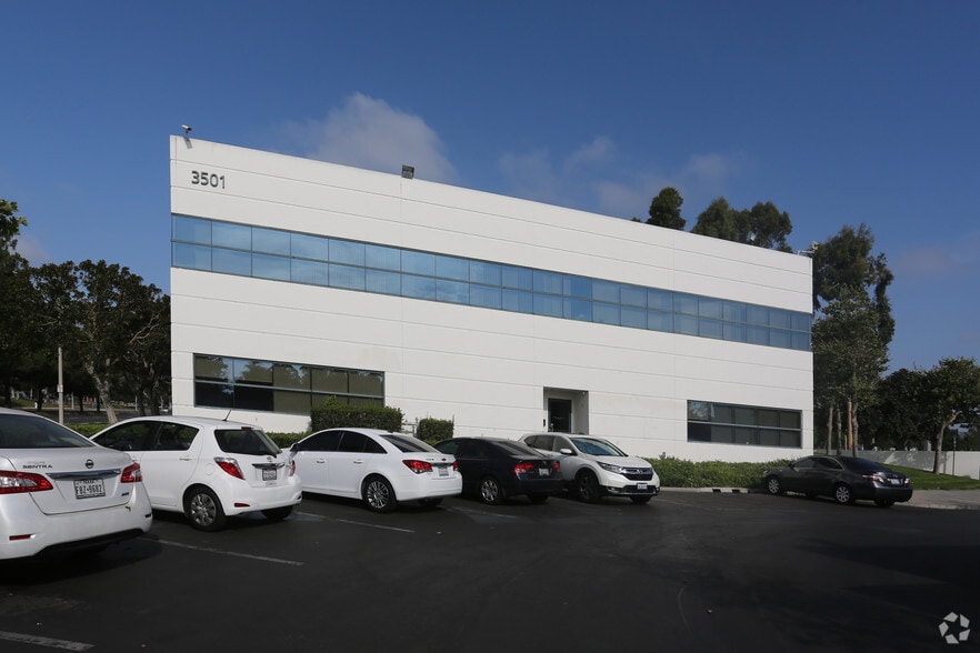 3501 Sunflower Ave, Santa Ana, CA to rent - Building Photo - Image 2 of 8