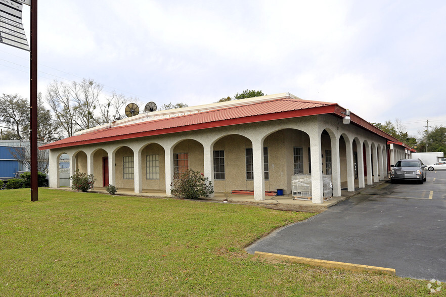 1711 Dean Forest Rd, Savannah, GA for rent - Primary Photo - Image 1 of 5