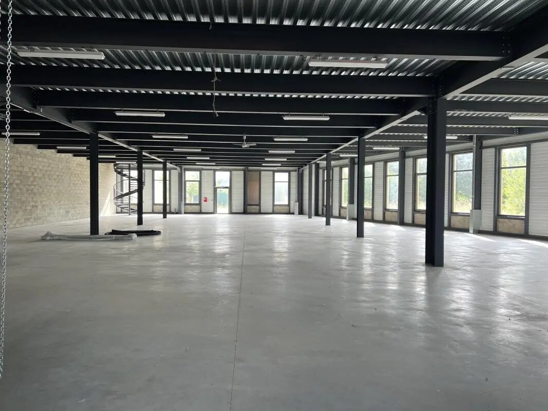Light Industrial in Tremblay-en-France to rent Building Photo- Image 1 of 12