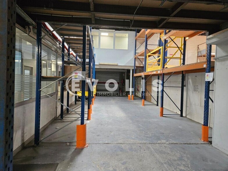 Light Industrial in Morangis to rent - Building Photo - Image 2 of 10
