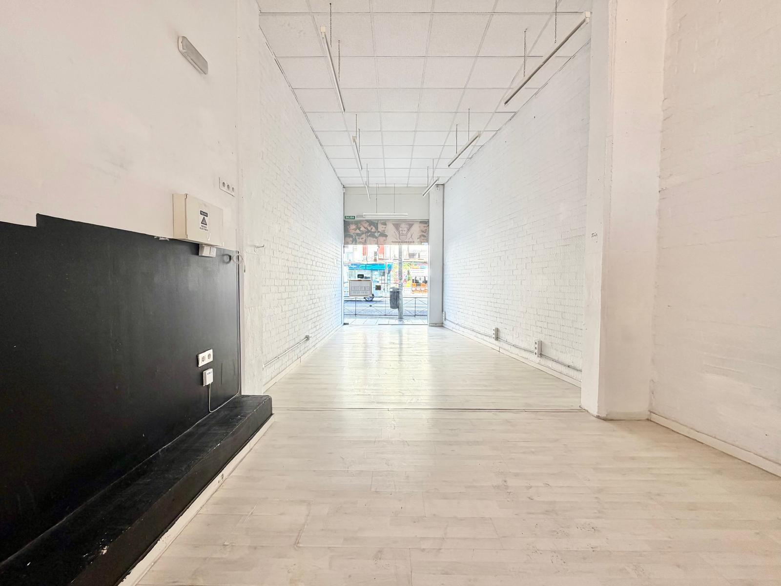 Retail in Madrid, Madrid to rent Interior Photo- Image 1 of 6