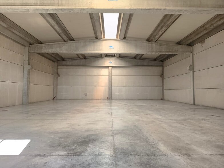Avenue De Madrid, Signes to rent - Interior Photo - Image 3 of 11