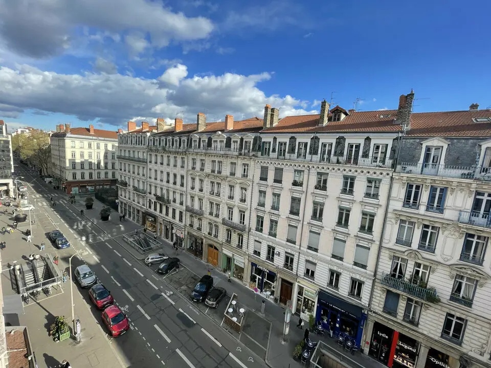 Vente Bureaux 107 m² - Photo 1