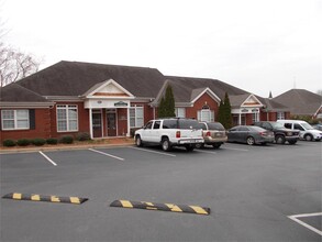 327 Dahlonega St, Cumming, GA for rent Building Photo- Image 1 of 6