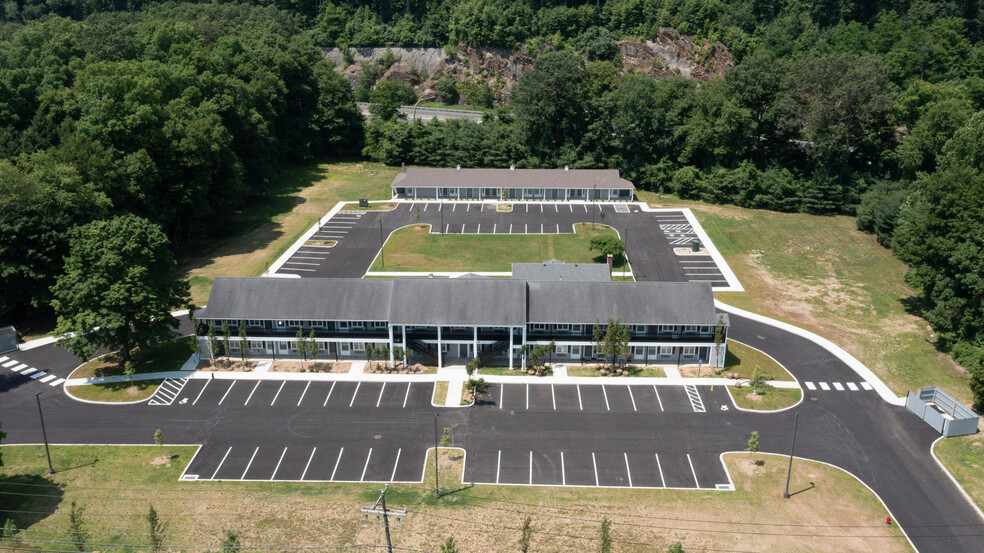 1030 Federal Rd, Brookfield, CT for sale - Building Photo - Image 2 of 7