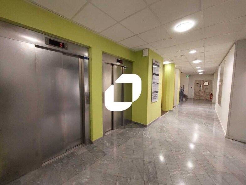 Office in Saint-Aubin to rent - Lobby - Image 2 of 9