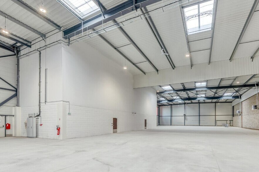 Light Industrial in Le Thillay to rent - Building Photo - Image 3 of 5
