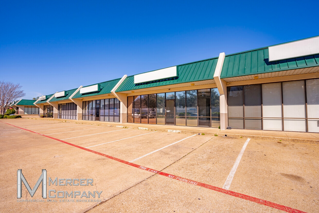 2837-2849 Galleria Dr, Arlington, TX to rent Building Photo- Image 1 of 1