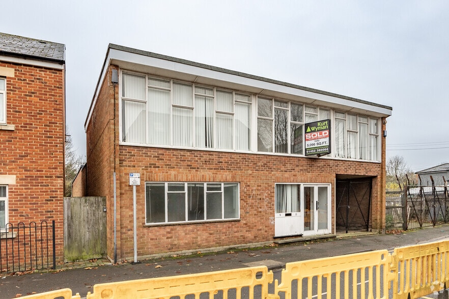 9-11 St. Catherine St, Gloucester to rent - Building Photo - Image 3 of 3