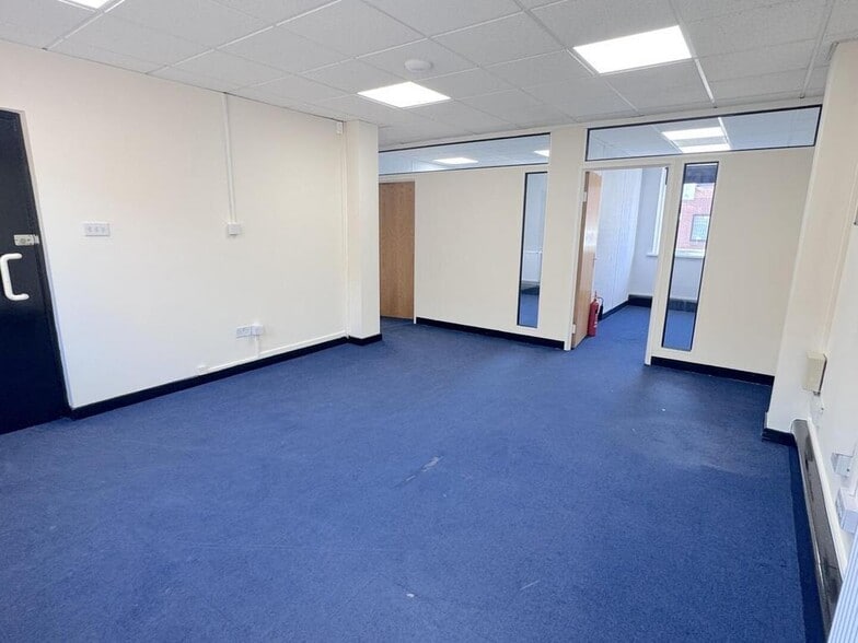 44 Cardiff Rd, Cardiff to rent - Building Photo - Image 3 of 21