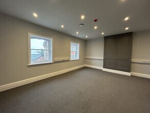 42A Stamford New Rd, Altrincham for rent Interior Photo- Image 2 of 8