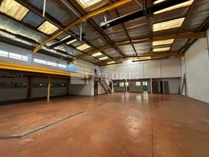 Light Industrial in Vitrolles to rent Interior Photo- Image 1 of 9