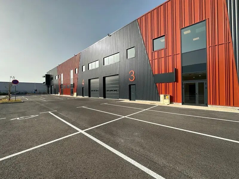 Light Industrial in Saint-Ouen-l'Aumône to rent Building Photo- Image 1 of 5